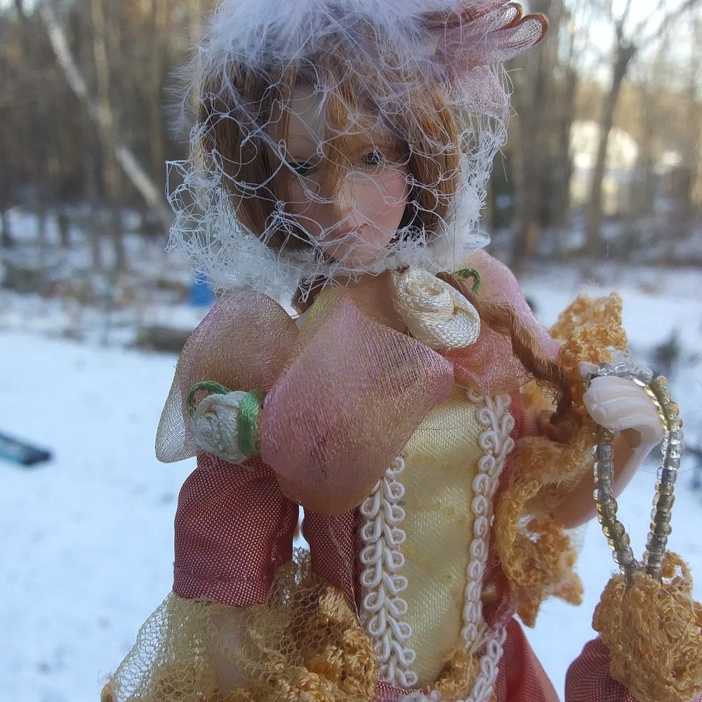 Duck House Heirloom Dolls "Yalda" w/ original box